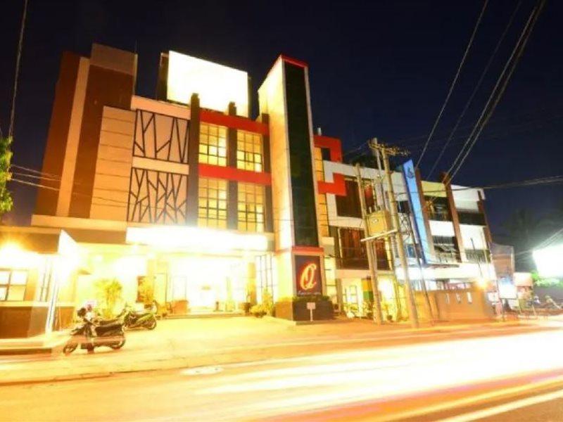 Queen City Hotel Banjarmasin Банджармасин Экстерьер фото