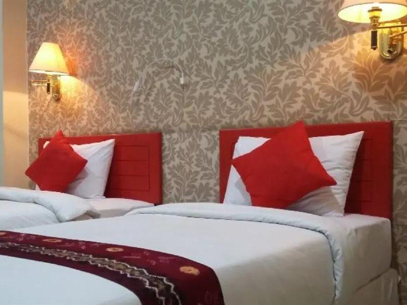 Queen City Hotel Banjarmasin Банджармасин Экстерьер фото