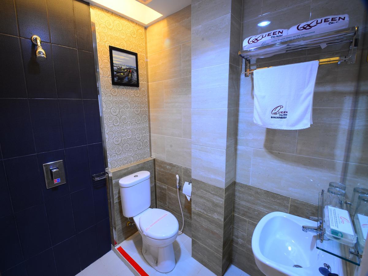Queen City Hotel Banjarmasin Банджармасин Экстерьер фото