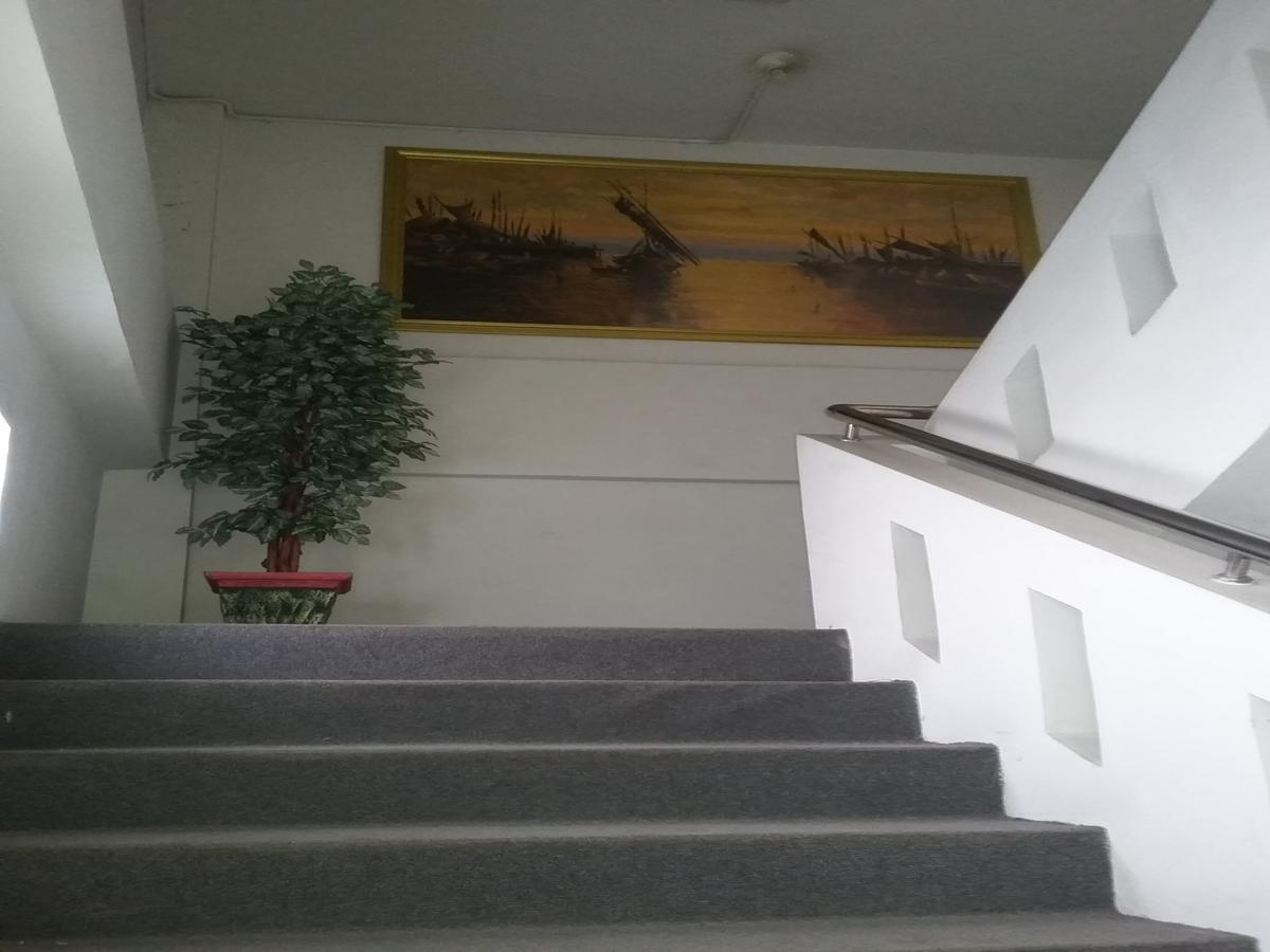 Queen City Hotel Banjarmasin Банджармасин Экстерьер фото