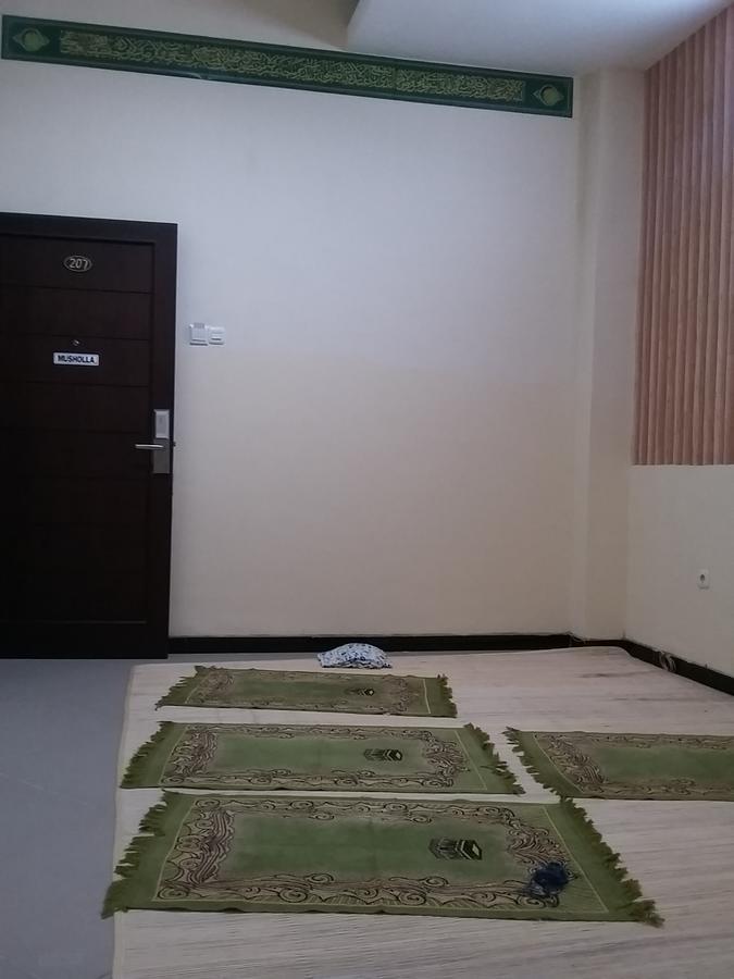 Queen City Hotel Banjarmasin Банджармасин Экстерьер фото