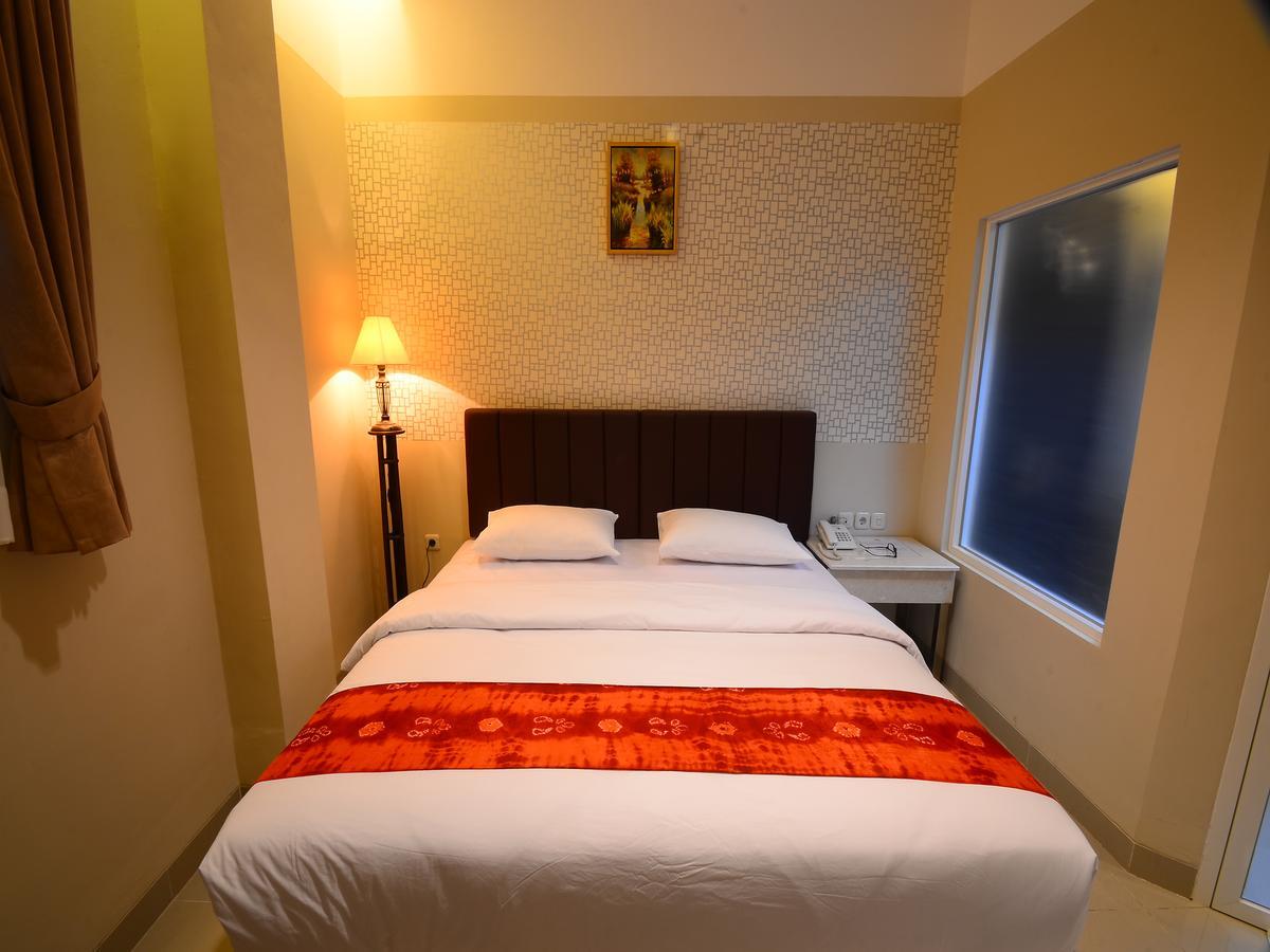 Queen City Hotel Banjarmasin Банджармасин Экстерьер фото