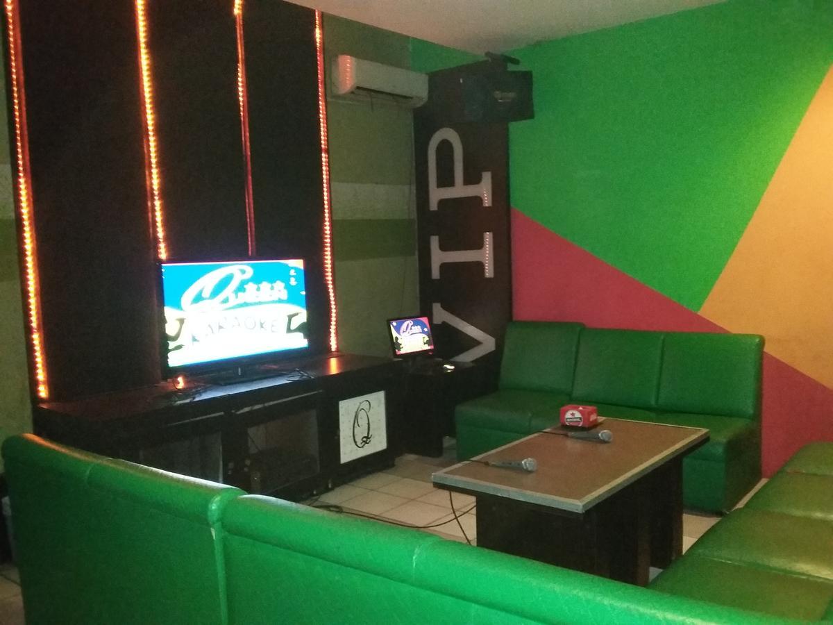 Queen City Hotel Banjarmasin Банджармасин Экстерьер фото