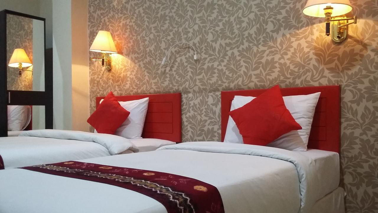 Queen City Hotel Banjarmasin Банджармасин Экстерьер фото