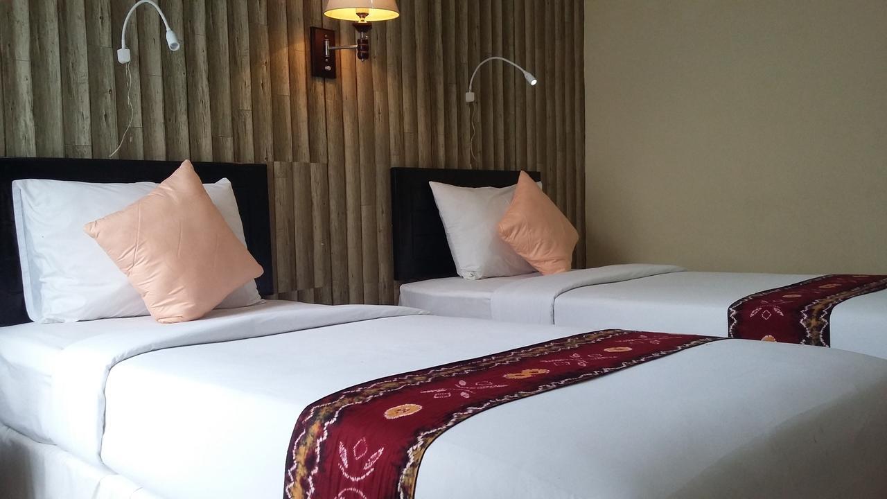 Queen City Hotel Banjarmasin Банджармасин Экстерьер фото